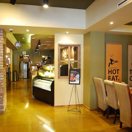 Arirang Tourist Hotel Чханвон Экстерьер фото