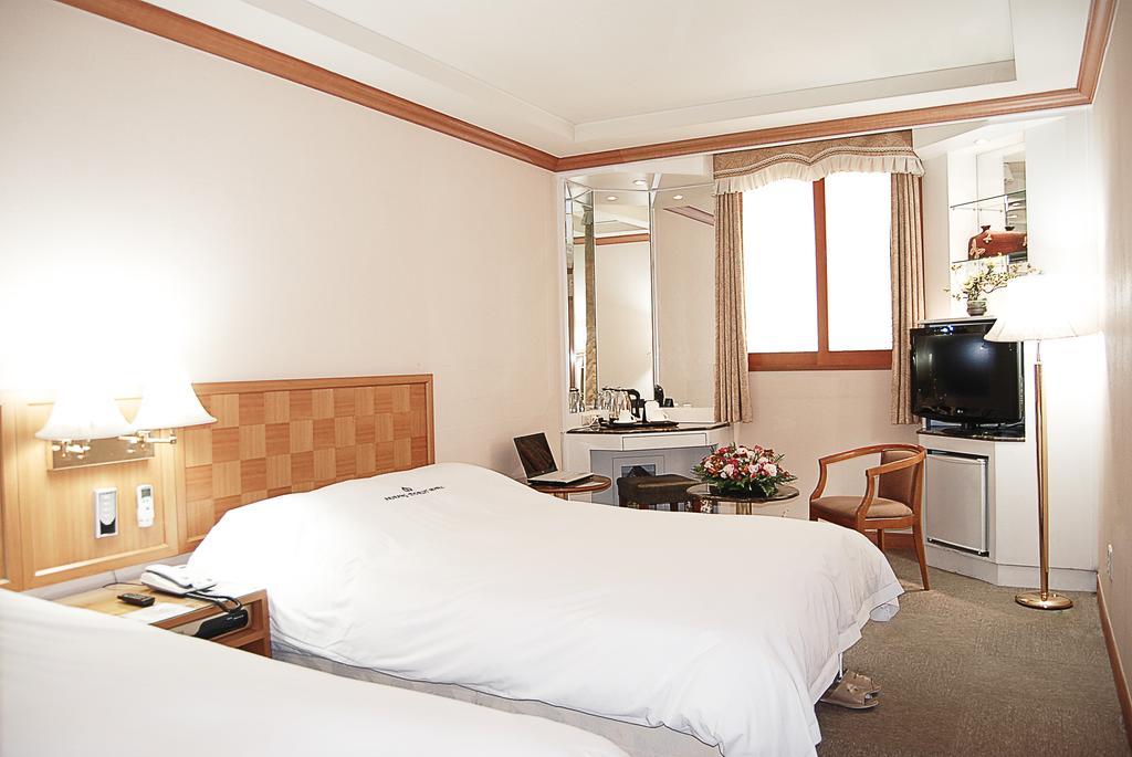 Arirang Tourist Hotel Чханвон Номер фото