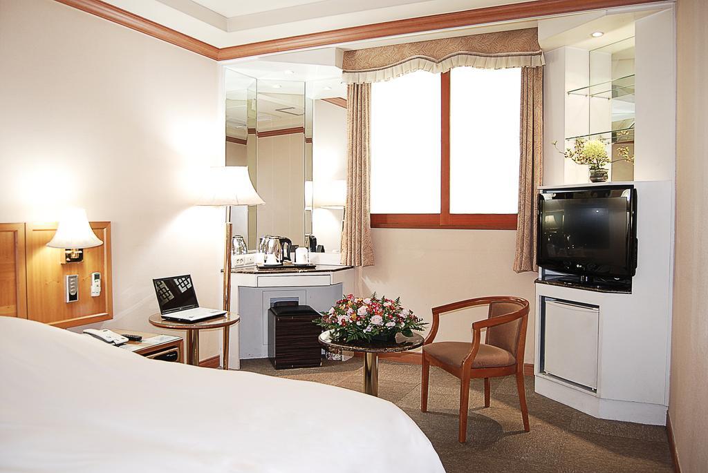 Arirang Tourist Hotel Чханвон Номер фото