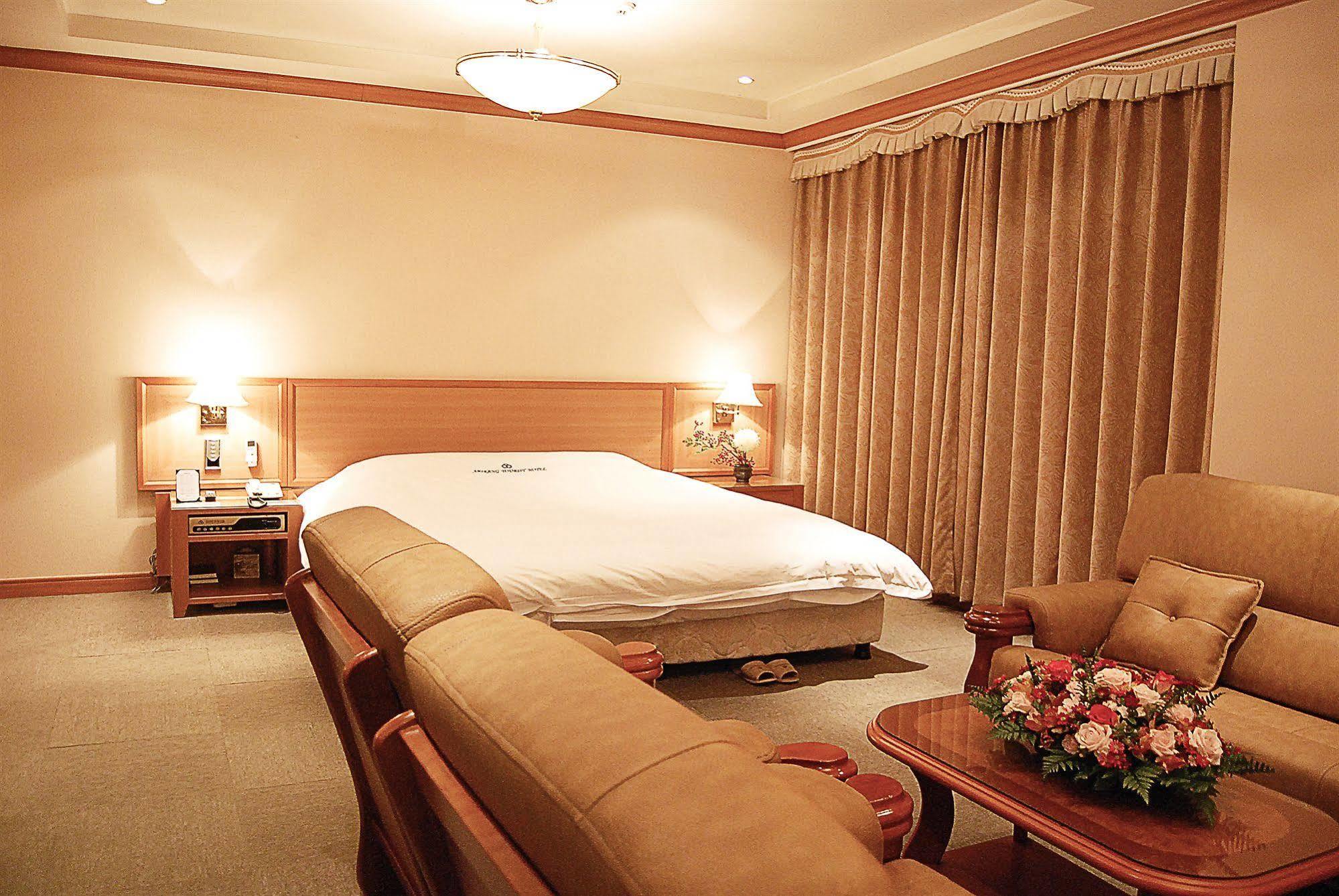 Arirang Tourist Hotel Чханвон Экстерьер фото