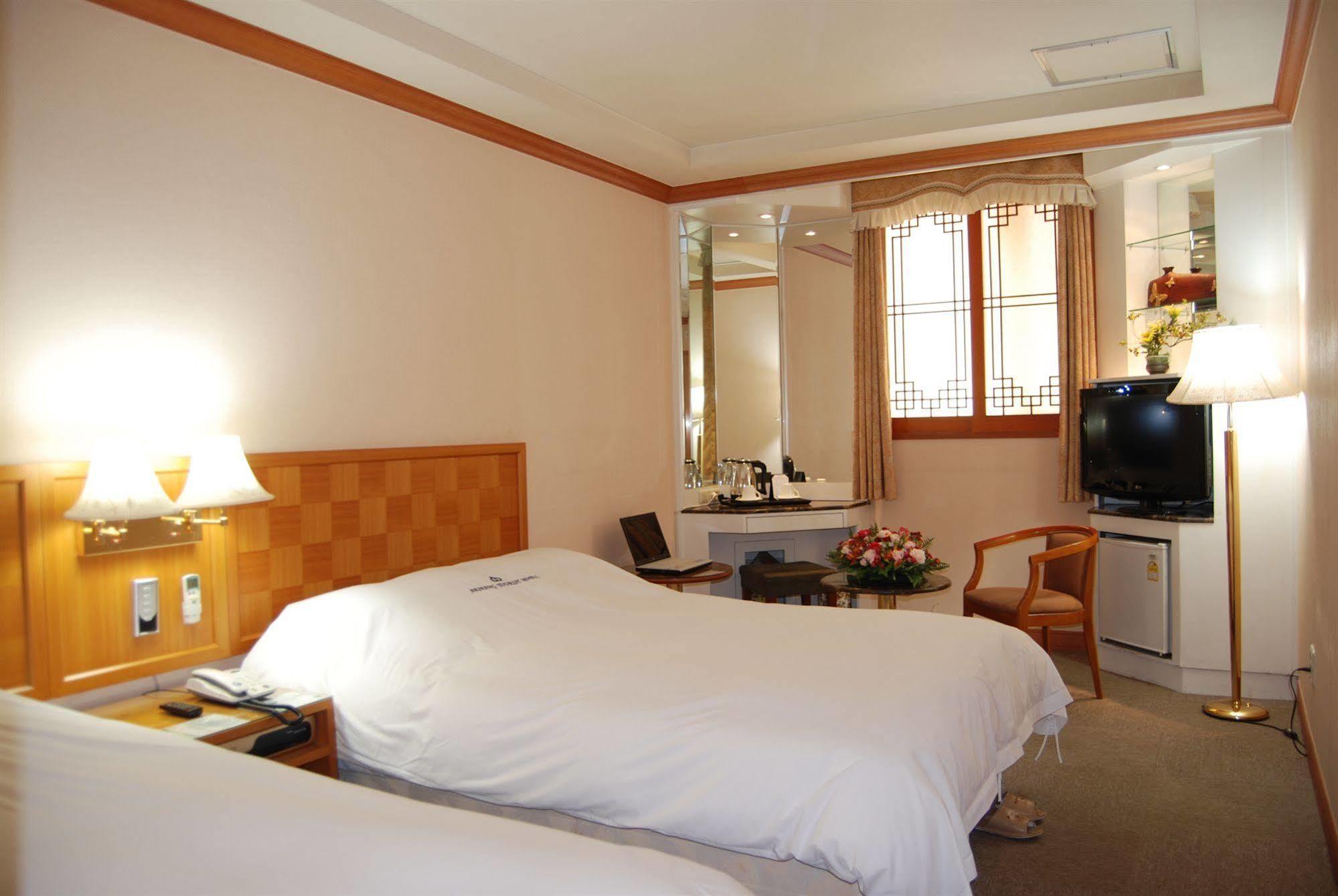 Arirang Tourist Hotel Чханвон Экстерьер фото