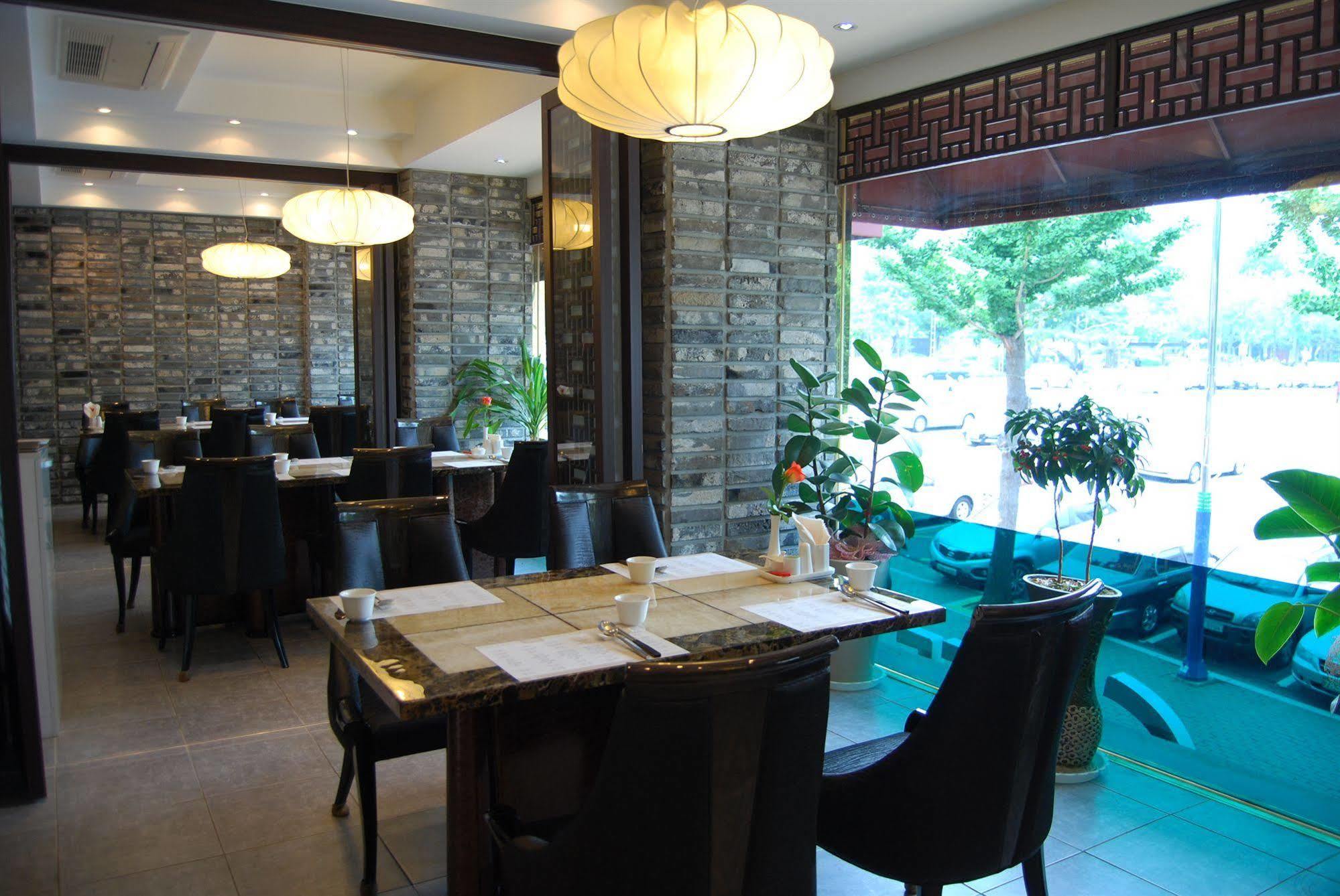 Arirang Tourist Hotel Чханвон Экстерьер фото