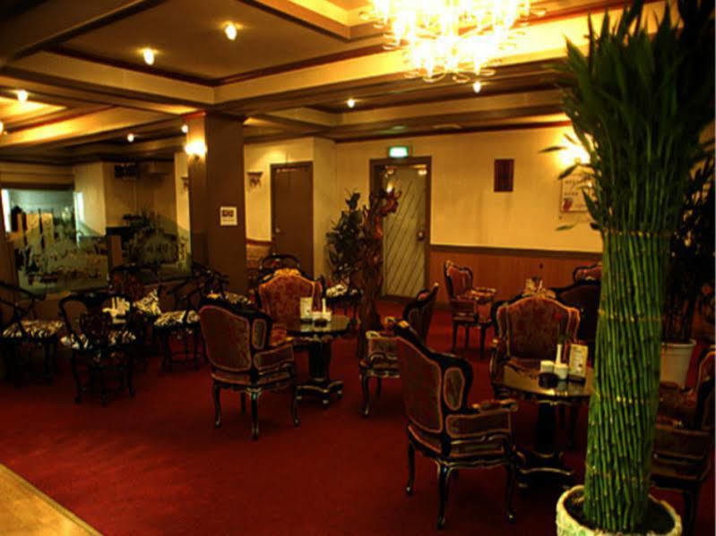 Arirang Tourist Hotel Чханвон Экстерьер фото